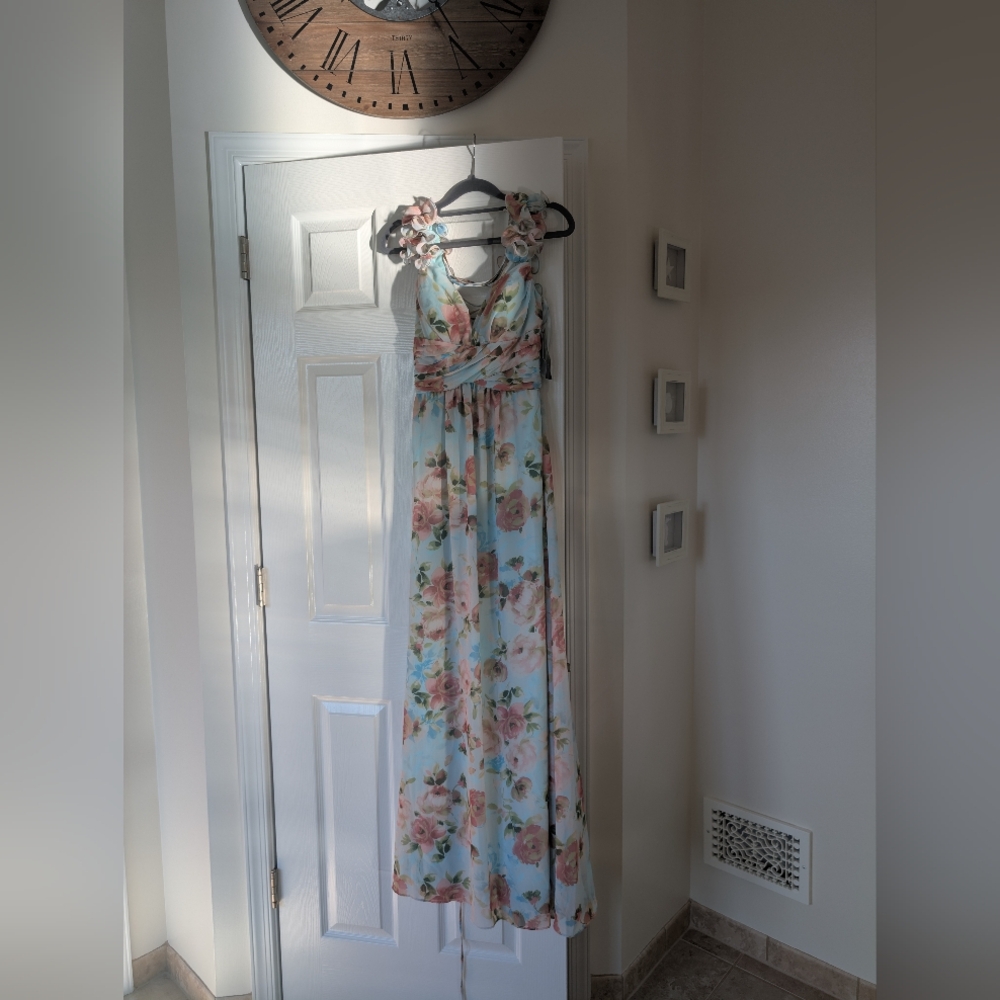 Brand New With Tags Never Worn Betsy & Adam Pastel Floral Maxi Dress